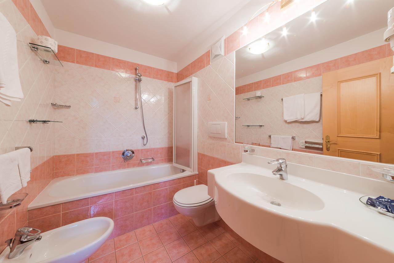 Residence Chalet Pinis กอร์วารา อิน บาเดีย ภายนอก รูปภาพ